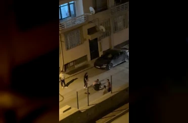 Elazığ’da iki kadın ile bir şahsın sokak ortasındaki kavgası kamerada 