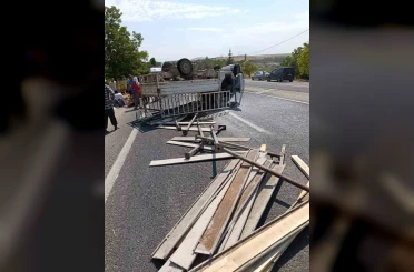 Elazığ’da kamyonet takla attı: 2 yaralı 