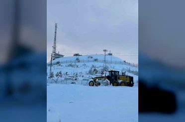 Elazığ’da kapalı 19 köy yolunda çalışmalar sürüyor 