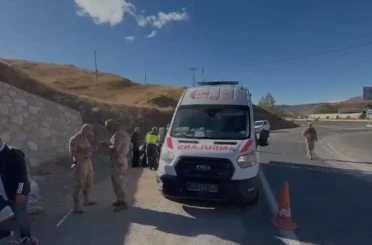 Elazığ’da otomobil durağa daldı: 1’i ağır 6 yaralı 