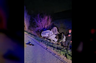 Elazığ’da otomobil takla attı: 2 yaralı 