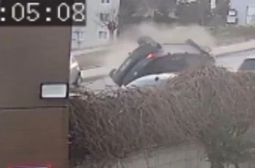 Elazığ’da otomobilin ters döndüğü kazanın görüntüleri ortaya çıktı 