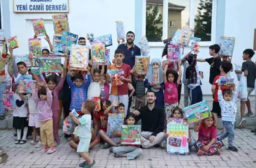 Elazığ’da Rojin Kabaiş anısına, çocuklara oyuncak dağıtıldı
