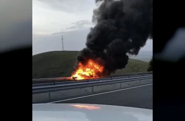 Elazığ’da seyir halindeki otomobil alev topuna döndü 