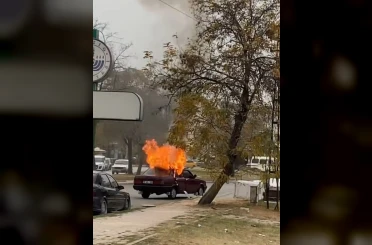 Elazığ’da seyir halindeyken yanan otomobil kullanılamaz hale geldi 