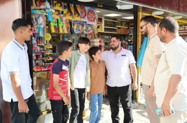 Elazığ’da suyun parasını boş kovaya bırakıp kameraya el sallayan çocuklar o anları anlattı 