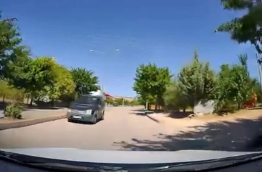 Elazığ’da ters yönden giden araç, trafiği tehlikeye attı 