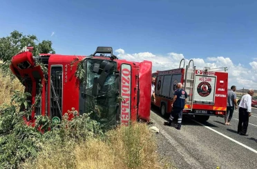 Elazığ’da tır devrildi: 1 yaralı 