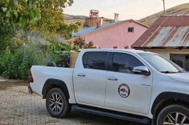 Elazığ’ın köylerinde ilaçlama çalışmaları sürüyor 