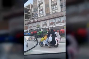Elektrikli scooter üzerindeki tehlikeli yolculuk 