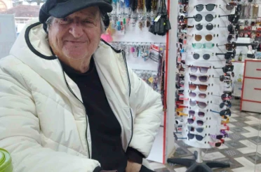Emekli öğretmen evinde ölü bulundu 