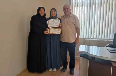 Emet’te iki öğrenci daha hafızlık belgesine kavuştu 