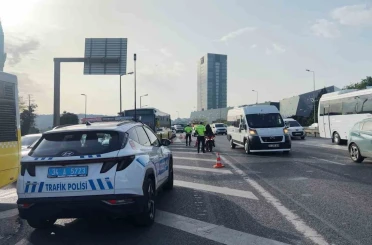 Emniyet şeridini yol gibi kullandılar, cezadan kaçamadılar 