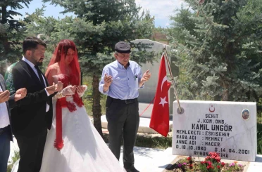 En mutlu gününde ismini aldığı şehit amcasını unutmadı 