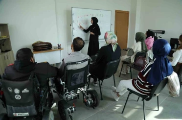 Engelsiz Yaşam Merkezi’nde dezavantajlı bireyler sosyal ve kültürel faaliyetlerle destekleniyor 