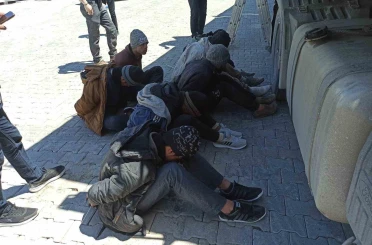 Erbaa’da konteyner yüklü tırda 7 kaçak göçmen yakalandı