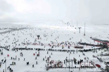 Erciyes sömestirin ilk hafta sonunda 250 bin kişiyi ağırladı 