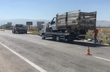 Ereğli’de kamyonetler çarpıştı: 2 yaralı