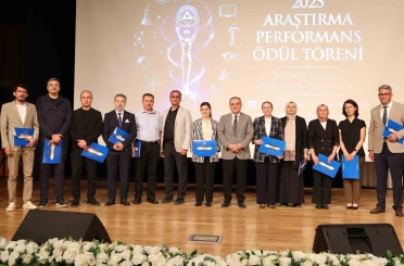 ERÜ’de ’2025 Yılı Araştırma Performans Ödül Töreni’ düzenlendi 