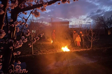 Erzincan’da çiftçiler don nöbetinde 