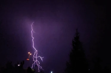 Erzincan’da geceyi şimşekler aydınlattı 