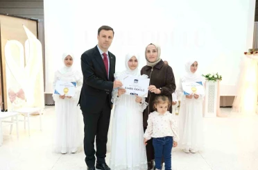 Erzincan’da hadis yarışmasında dereceye girenler ödüllendirildi 