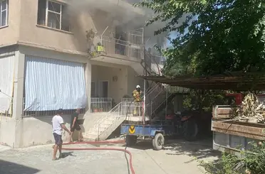 Erzin’de 2 katlı evde çıkan yangın büyümeden söndürüldü
