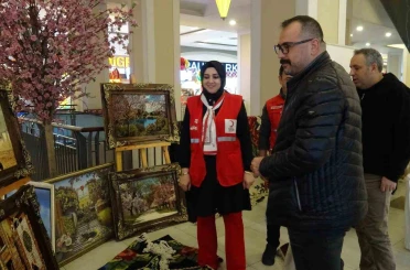 Erzurum Kızılay kadın kollarından Gazze, Filistin ve Sudan için hayır çarşısı 