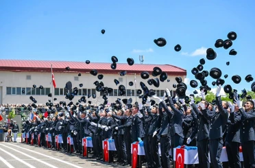 Erzurum’da 32. dönem polis adayları mezun oldu 