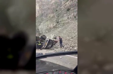 Erzurum’da feci kaza: Freni patlayan tırdan atlayan sürücü öldü, 2 kişi yaralandı 