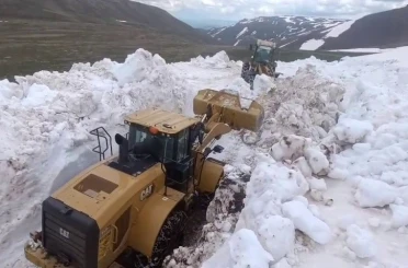Erzurum’da Haziran ayında karla mücadele çalışması 