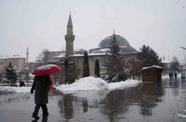 Erzurum’da kar yağışı etkili oluyor 