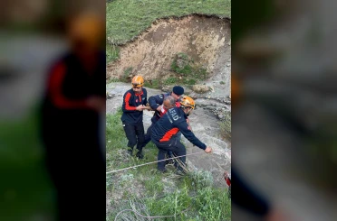 Erzurum’da mantar toplarken mahsur kalan çift kurtarıldı 