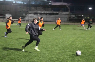 Erzurum’un ilk kadın futbol takımı, ilk profesyonel maçına çıkıyor 