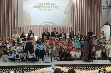 Esenlerli miniklerden geri dönüşüm defilesi 
