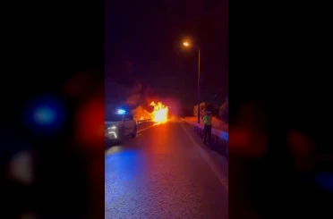 Esenyurt TEM’de tır alevlere teslim oldu 