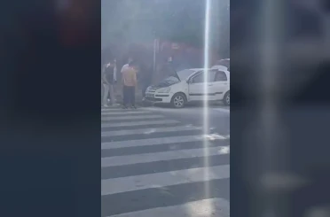 Esenyurt’ta okul önünde park halinde olan araç yandı 