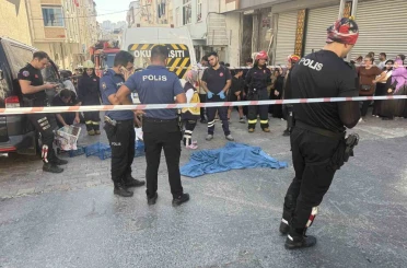 Esenyurt’ta servis minibüsü anne-oğula çarptı: 1 yaşındaki çocuk öldü 