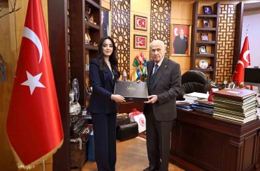 ‘Eserlerle Devlet Bahçeli’ kitabı kamuoyuna sunuldu 