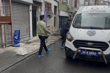 Eski kız arkadaşının evinde gördüğü adamı bıçakladı 