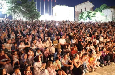 Eskihisar Kalesi çocukların neşesiyle şenlendi 