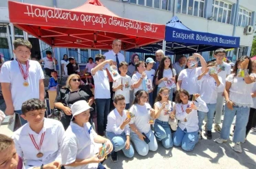 Eskişehir Mehmet Gedik Ortaokulu’nda ‘mavi kapaklar’ umuda dönüştü 