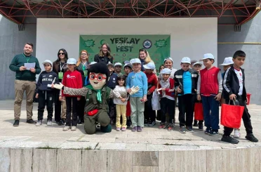 Eskişehir Vali Münir Raif Güney İlkokulu öğrenc ileri bağımlılığa karşı festivalde 