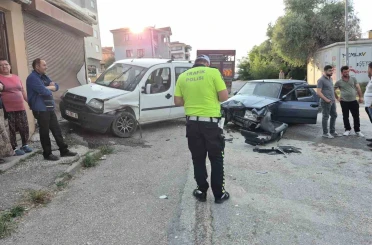 Eskişehir’de 2 araç kafa kafaya çarpıştı, faciadan dönüldü 