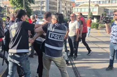 Eskişehir’de izinsiz eylem yapan gruba polis müdahale etti: 35 gözaltı 