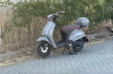 Eskişehir’de kontrolden çıkan motosiklet tramvay durağına daldı: 1 yaralı 