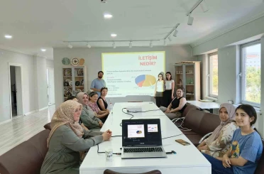 Eskişehir’de kursiyer kadınlara "Aile İçi İletişim ve Dijital Bağımlılık" eğitimi gerçekleştirildi 