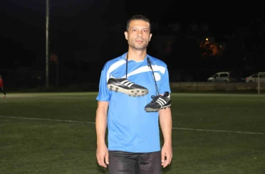 Eskişehir’in en yaşlı amatör futbolcusu 39 yıllık kariyerine veda etti 