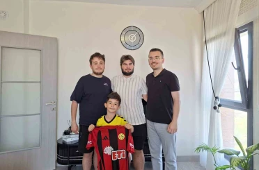 Eskişehirspor’un minik kahramanına Üni Nefer’den anlamlı ziyaret 