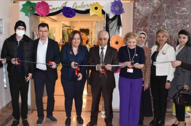 ESOGÜ Hastanesi’nde ’Sanat İyileştirir’ başlıklı sergi açıldı 
